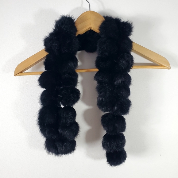 Pom Pom black Women's winter scarf - Picture 3 of 7